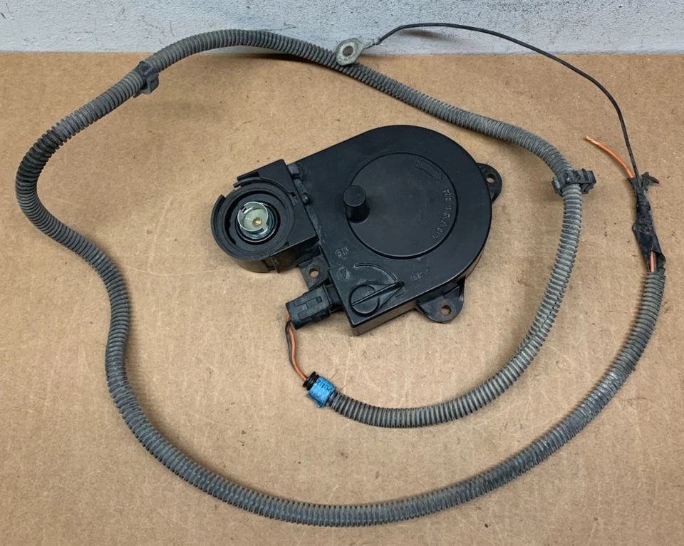 Luz de servicio usada Chevy GMC C/K 1500 1988-1999 debajo del capó bahía del motor Foto 1 de 4