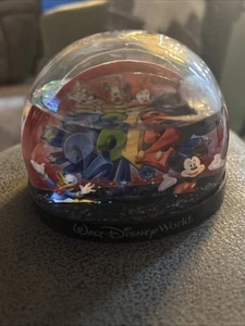 2012 Walt Disney World Snow Globe - Picture 1 of 3