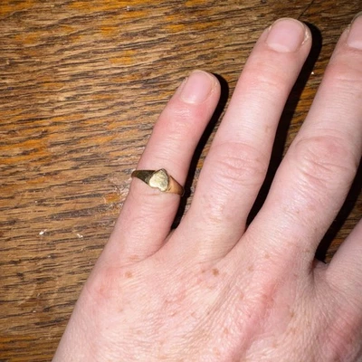 Anillo corazón oro amarillo 14k Foto 1 de 4