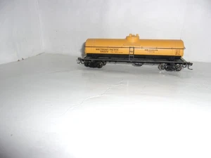 D8 (HO)   Athearn Southern Pacific  #58577  Single Dome Tank Car - Picture 1 of 5