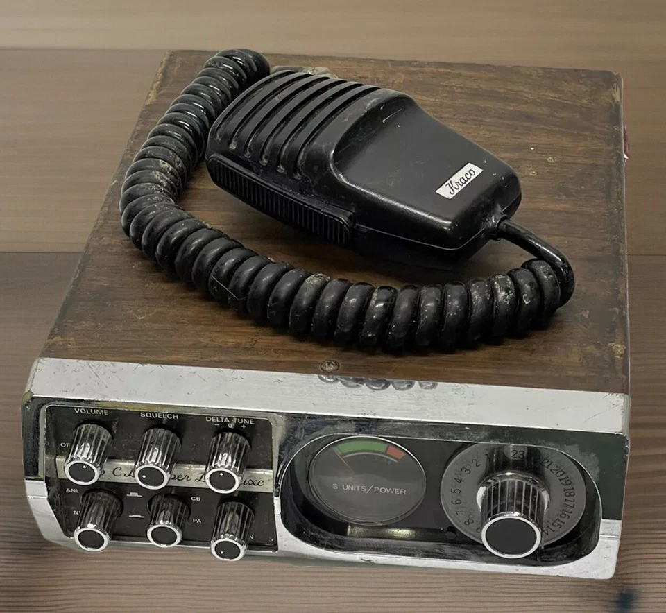 Vtg Kraco CB Super Deluxe w/ Microphone KCB-2330B De Luxe CB Radio Truck Van RV - Image 1 of 4