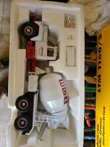 Mack Horsfield R-model Mixer mixer truck Still in box 1/34 scale by first gear - Picture 1 of 5