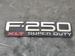 99-04 FORD F-250 XLT SUPER DUTY SIDE FENDER EMBLEM LOGO BADGE SIGN SYMBOL A25 - Picture 1 of 5