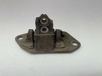 2003 - 2006 年沃尔沃 XC90 2.5 升 AWD 前右乘客侧发动机电机安装原始设备制造商 — 第 1/3 张图片