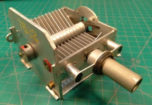 Condensador variable 35-175 pF, 2 kV para sintonizadores HF - 4990 - Imagen 1 de 7