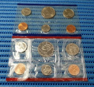 The United States Mint 1997 Uncirculated Coin Set with D and P Mint Marks - Picture 1 of 5