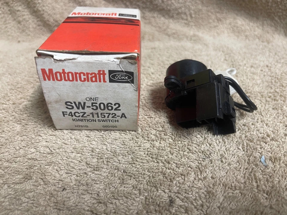 INTERRUPTOR DE ENCENDIDO FORD MOTORCRAFT F4CZ-11572-A 1991-96 ESCORT MERCURY TRACER NUEVO DE STOCK Foto 1 de 4