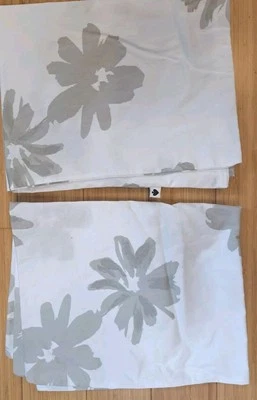 Par de travesseiros de algodão padrão floral branco cinza Kate Spade New York muito bom estado usado - Imagem 1 de 4