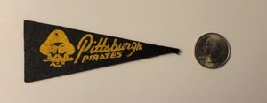 Mini banderín de béisbol de fieltro vintage de los Piratas de Pittsburgh de los años 50 - Imagen 1 de 1