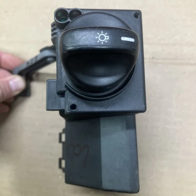 Chrysler Crossfire 2004-2008 interruptor de faros control caja de fusibles OEM Foto 1 de 4