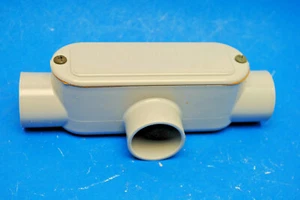 Appleton 1" PVC Conduit " TEE " Conduit Body With Cover & Gasket - Picture 1 of 5