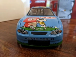 2000 Jeff Gordon #24 Dupont PEANUTS Snoopy 2000 Monte Carlo 1:24  - Picture 1 of 9