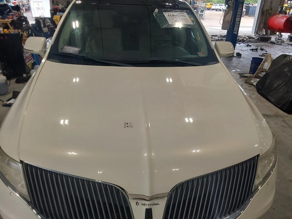 Used Hood fits: 2013 Lincoln Mkt  Grade A - Image 1 of 4