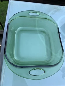 Anchor Hocking GREEN Glass 2qt 8" x 8" baking dish with handles - Picture 1 of 8