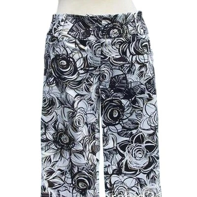 Bermudas cortas Cache geométricas florales metálicas besadas para caminar nuevas con etiquetas $88 elásticas Foto 1 de 4