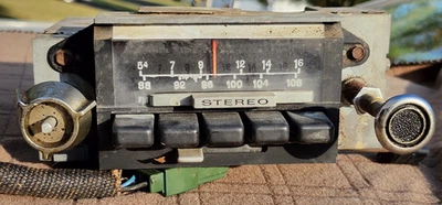 FACTORY 1973 FORD TRUCK AM FM RADIO F100 F150 F250 1974 1975 - Image 1 of 4