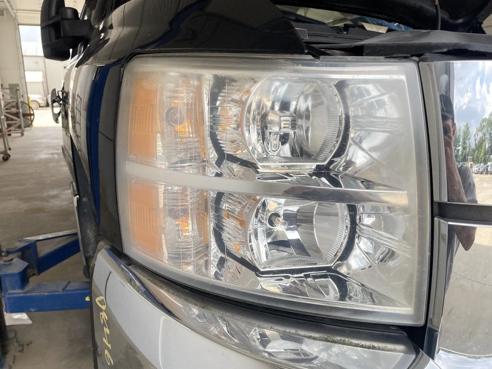 Conjunto de faros derechos usados se adapta a: Chevrolet Silverado 2500 2009 camioneta derecha G Foto 1 de 4