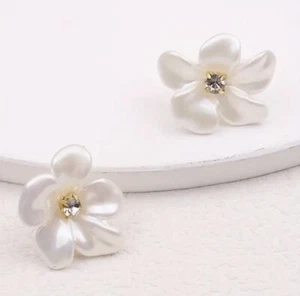 Flower Earrings Zara Acrylic Stud Stud Pearl White Silver Statement CZ - Picture 1 of 6
