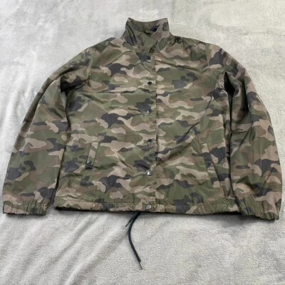 Chaqueta Outfitter American Eagle Mujer M Camuflada Lluvia AEO Rompevientos Bolsillos Verdes Foto 1 de 4