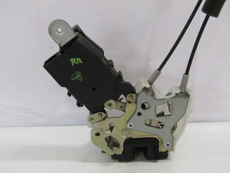 Actuador de bloqueo de pestillo de puerta lateral derecho pasajero Subaru Forester 2003-2008 OEM Foto 1 de 4