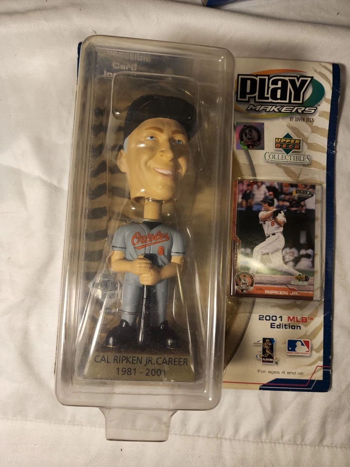 Upper Deck Cal Ripken Jr Play Makers Bobblehead y tarjeta coleccionable 2001 MLB béisbol Foto 1 de 2