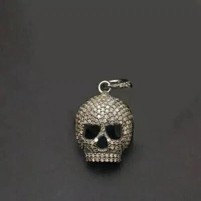Colgante de calavera de diamantes creados en laboratorio de corte redondo de 2,0 quilates enchapado en oro blanco de 14 quilates para hombre Foto 1 de 4
