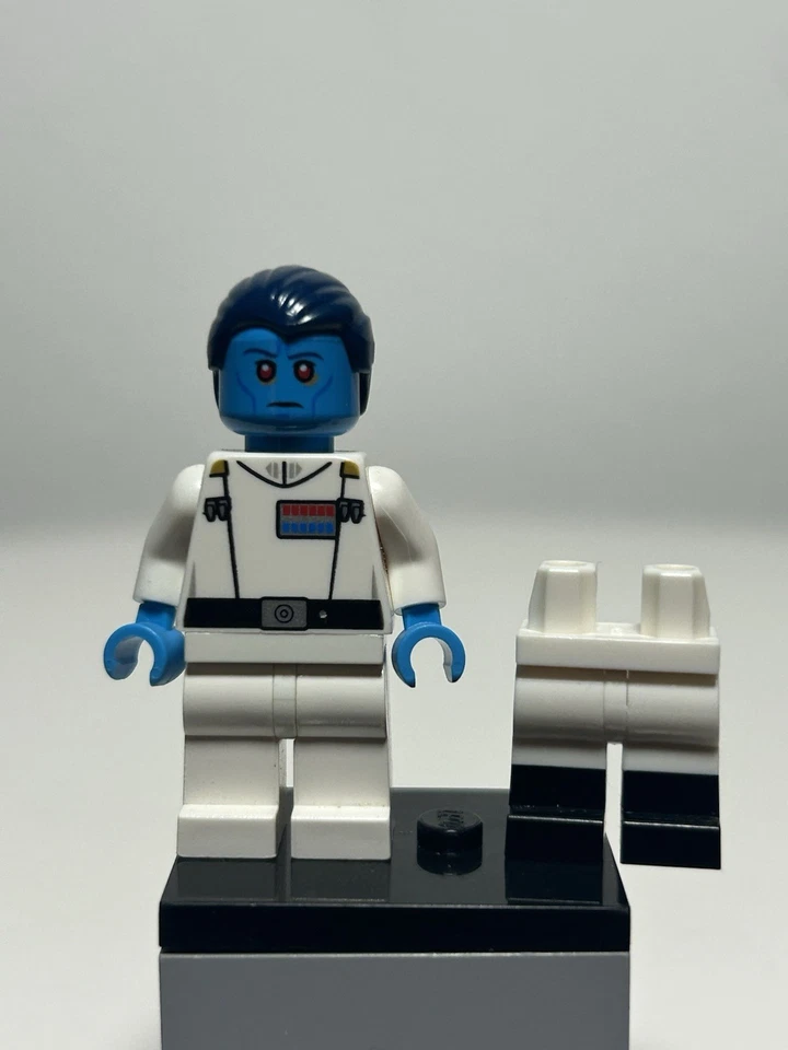 Lego Grand Admiral Thrawn Minifigura 75170 Star Wars Rebels PERFEITO ESTADO - Imagem 1 de 4
