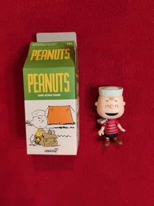 Camper Linus Super 7 Peanuts Wave 3 Action Figure 3.75" OPEN BOX - Picture 1 of 2