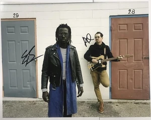 Eric Burdon & Adrian Quesada signed Autogramm "Black Pumas" Hochglanz 11x14 Foto - Bild 1 von 1