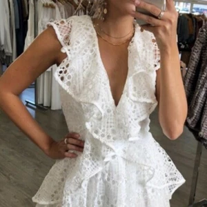 Elliatt Interlude Sleeveless V Neck Ruffle Lace White Mini Dress AU L 12 US 8 - Picture 1 of 9