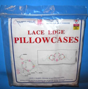 Jack Dempsey DAISY CIRCLES & RIBBONS #192 Lace Edge Pillowcases for Embroidery - Picture 1 of 4