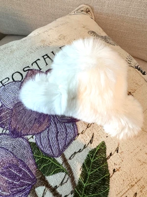 New Luxurious White Faux Fur Acrylic Claw Style Hair Clip - 4” - Image 1 of 4