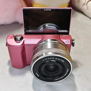 Sony Alpha a5000 Digital Mirrorless Camera Body with PZ 16-50mm OSS Lens - Picture 1 of 12