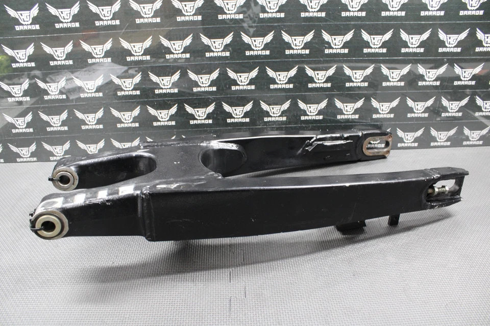 Suzuki RM125 RM250 K3 2003 OEM basculante brazo oscilante suspensión trasera 61000-37F10 Foto 1 de 4