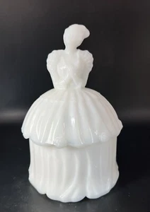 Vintage White Akro Agate Milk Glass Colonial Lady Powder Jar Trinket Dish - Picture 1 of 8