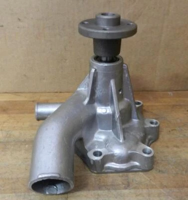 Toyota Land Cruiser 1975-1/79 2F 4,2 L 6 cilindros nueva bomba de agua sin enfriador de aceite Foto 1 de 4