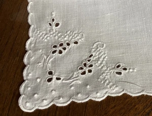 Lot 6 Madeira Napkins White Linen Embroider GRAPES Dots Broderie Eng Eyelet Vint - Picture 1 of 8