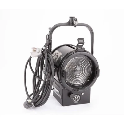 Mole-Richardson 8931 BabyLED 150W 6.0" Fresnel with DMX (Daylight) SKU#1871780 - Image 1 of 4