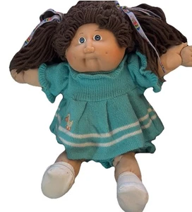 Bambola giocattolo vintage Cabbage Patch bambini 1985 capelli castani occhi blu da collezione - Foto 1 di 6