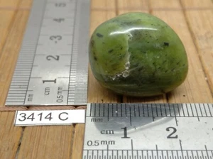 JADE NEPHRIT hochwertiger Rollstein Mineralien grün Lithotherapie Reiki - Bild 1 von 2