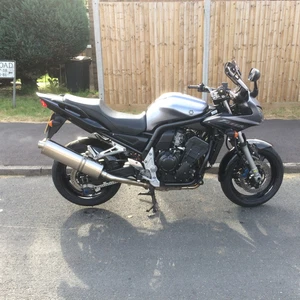 2004 YAMAHA FZS 1000 FAZER SILVER VGC - Picture 1 of 11