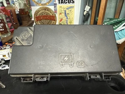 2008 2009 Dodge Nitro Jeep Liberty Fuse Box Integrated TIPM - Image 1 of 4