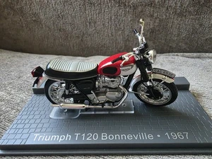 Triumph T120 Bonneville 1967 1:24 Scale Motorcycle Model - No Original Packaging - Picture 1 of 6