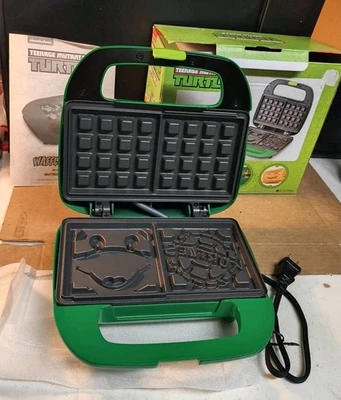 Nickelodeon Teenage Mutant Ninja Turtles Waffle Iron. - Image 1 of 3