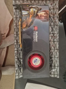 Sapphire AMD Radeon HD 6870 - Picture 1 of 9