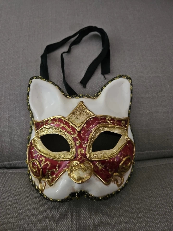 La Maschera Del Gatto Masquerade Cat Mask Handmade Italy Venice Gold White Red - Image 1 of 4
