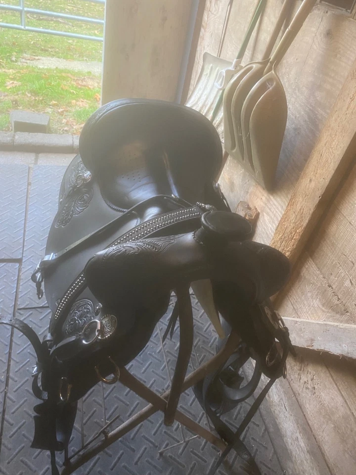 Sillín Tucker Trail -Nuevo- Horizon North Star 18,5 con cuello de pecho a juego Foto 1 de 4