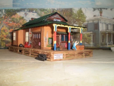 HO scale Depot freight w/light detailed weathered TYCO   MAKE OFFER - Image 1 of 4