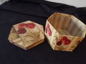 KLEINE AUFBEWAHRUNGSBOX Hutschachtel Stil ROTE TULPEN Sechseckform 3,75" hoch - Bild 1 von 5