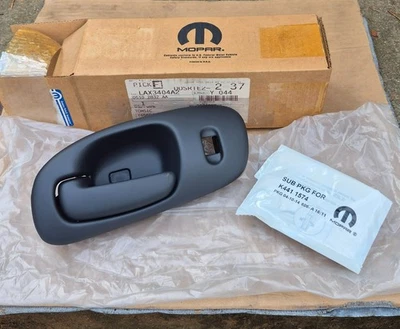 98-04 Concorde Intrepid 300M NOS MoPar Левая Передняя ВНУТРЕННЯЯ ДВЕРНАЯ РУЧКА - Изображение 1 из 3
